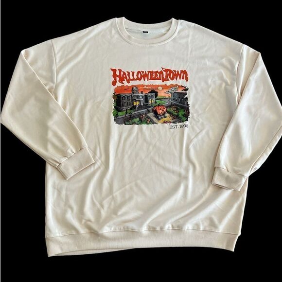 Halloween town women’s plus size 2 XL Halloween sweatshirt NEW! - Picture 2 of 5